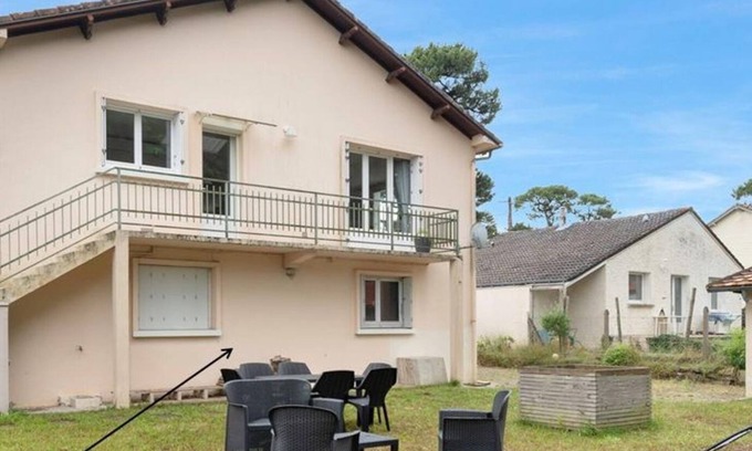 Saint-Brevin-les-Pins Ski Chalet | House and garden, 600 m from the sea, in St Brevin