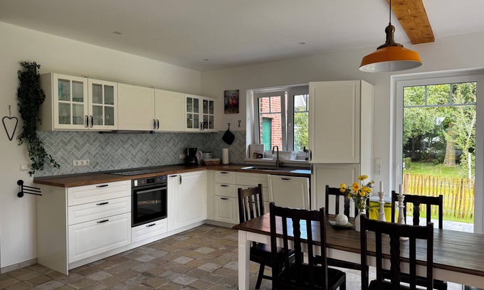 Nordholz Apartment | House Ankerplatz EG - directly behind the dike in the middle of nature