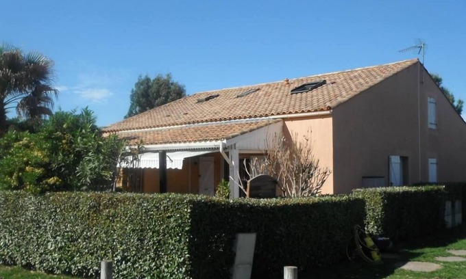 Meze House | house at the domaine du lac in méze