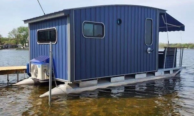 Mayfield Boat Rental | House boat on Fife Lake