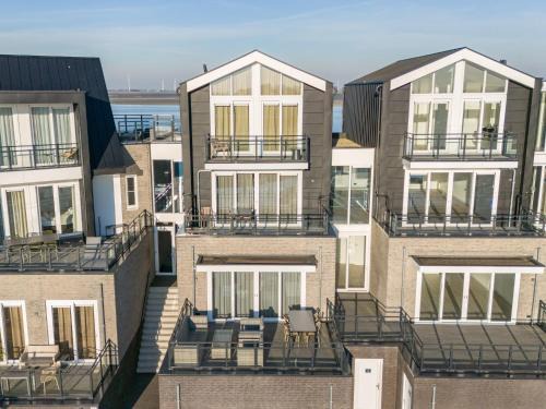 Sint-Annaland House | House by Lake Sint-Annaland near Marina