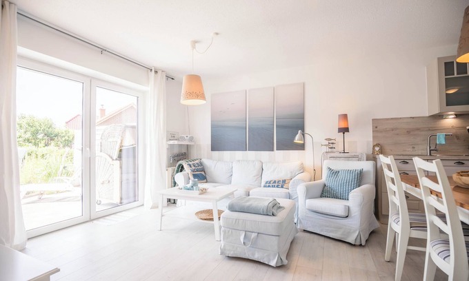 Busum Apartment | House by the pond apartment Happy! Fantastic apartment, directly on the pond.