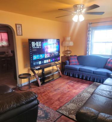 Aliquippa House | House can sleep 8 or more people