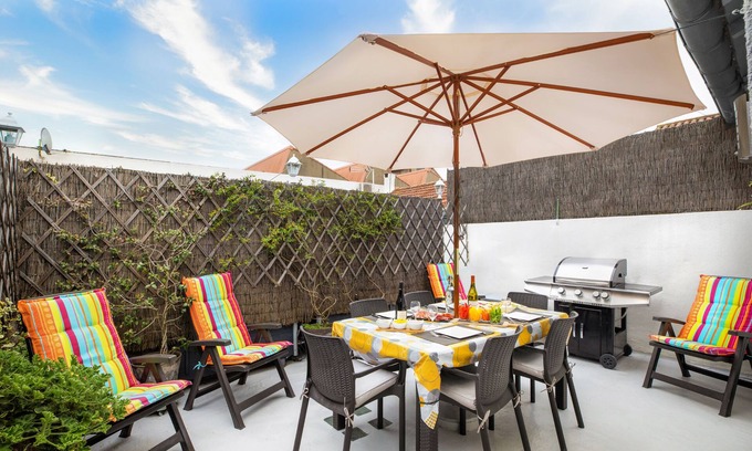 Carcassonne House | House Châteaudun - Air conditioning, Terrace & Private garage