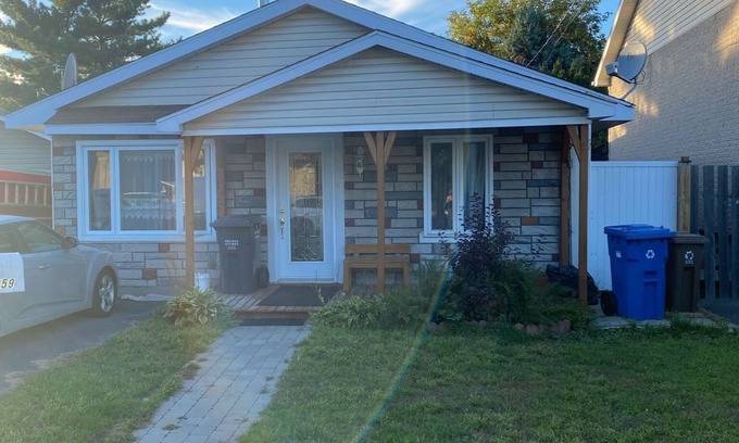 Brossard House | House emergency rental 3 bedrooms 31days min