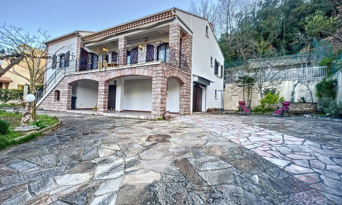 Lamalou-les-Bains House | House F4 with terrace, parking and pets allowed