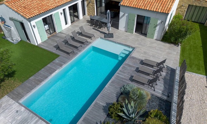 La Flotte House | House for 10 people in the center of La Flotte