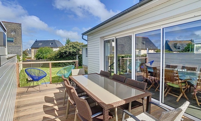 Saint-Ideuc House | House for 12 people, 6 bedrooms, 100 m from the beach with garden.