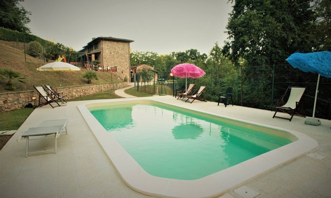 Orbicciano House | House for 6 people in the green hills of Lucca, swimming pool, Wi-Fi.