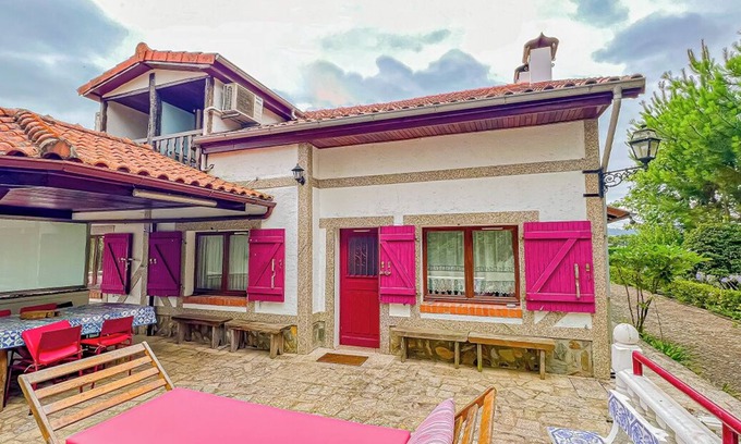 Santa Luzia House | House for Groups | Private Domain Amares Portugal