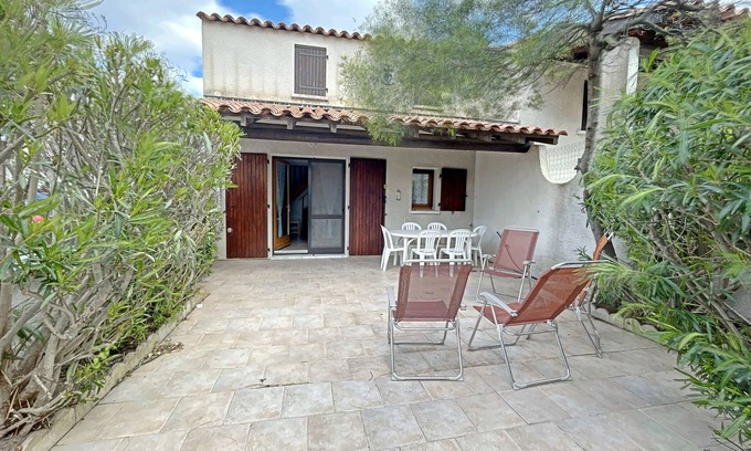 Saintes-Maries-de-la-Mer House | House for 6 with shared pool and air conditioning