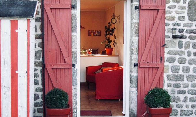 Saint-Laurent-de-Terregatte Other | House of Poppies