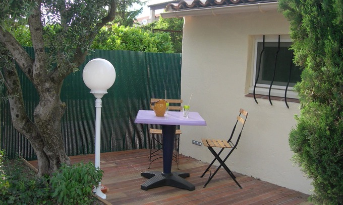 Caumont-sur-Durance Apartment | House furnished comfortably situated between Avignon and Isle sur la Sorgue