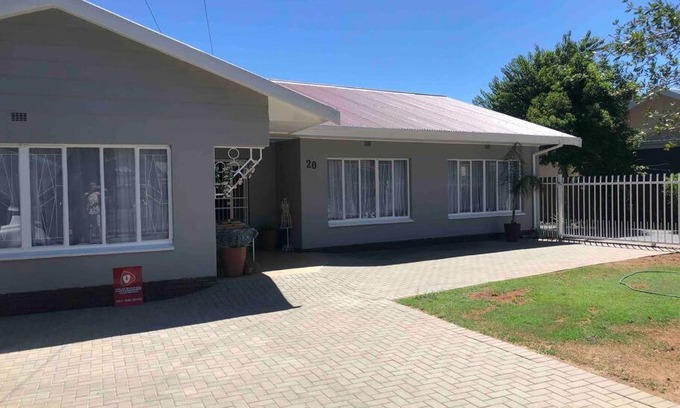 Bloemfontein Villa | House Fynbos, 4 Bedroom house