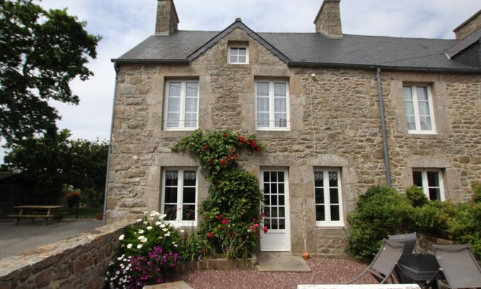 Les Pieux Cottage | House in Flamanville with garden and fireplace