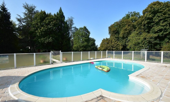 Saint-Aubin-sur-Loire Villa | House in Burgundy with Private Pool
