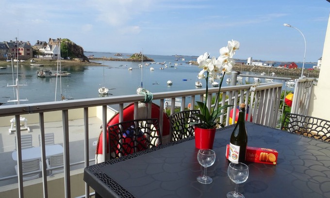 Loguivy House | House in Loguivy harbour, direct sea view