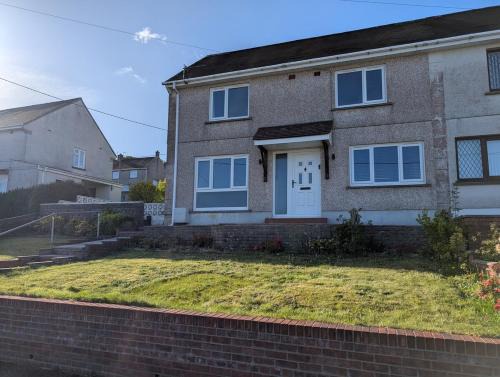 Porthyrhyd House | House in Pontyberem, Carmarthenshire - Long stays welcome!