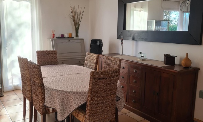 Saint-Raphael House | House in private residence with swimming pool