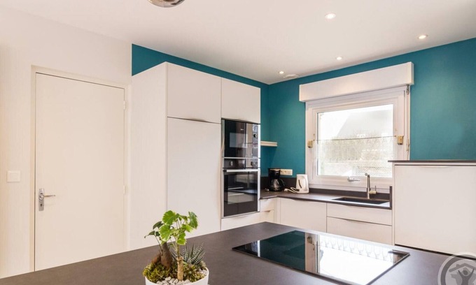 Saint-Pair-sur-Mer Cottage | House in St Pair-sur-Mer near beaches, terrace, enclosed garden, parking