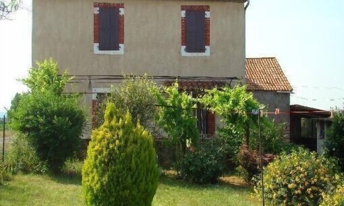 Carmaux House | House in the countryside near a lake