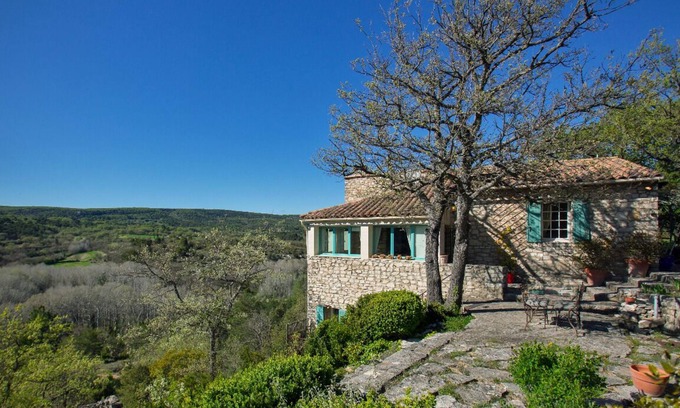 Murs House | House in the heart of the scrubland near Walls and other perched villages of the Luberon
