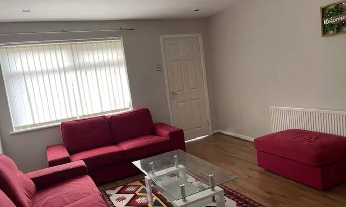 Trafford Bed & Breakfast | House in Timperley near Manchester Airport