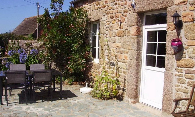 Vrasville Cottage | House in Vicq-sur-Mer, 2 bedrooms, pets allowed