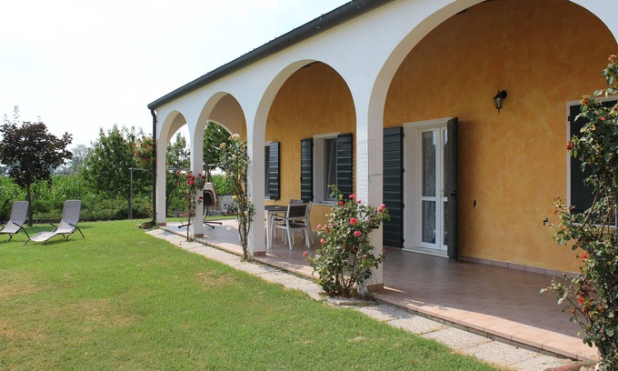 Guarda Veneta House | House in villa with large garden, patio and private park