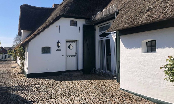 Midlum Cottage | House Möwennest ***** - Föhrienhaus