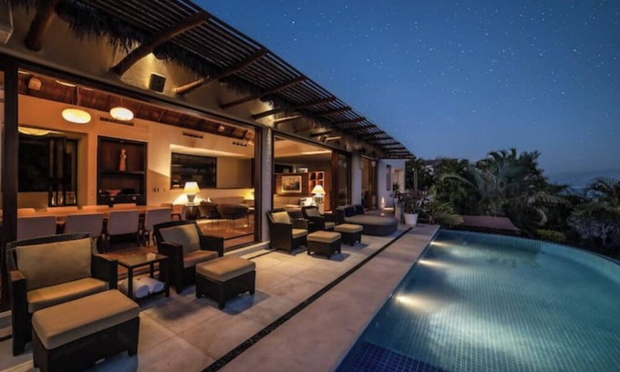 La Cruz de Huanacaxtle House | House