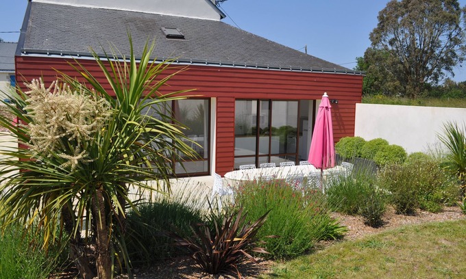 Clohars-Carnoet House | House N°7. 4 *. WIFI Swimming pool 28°; Tennis court; Wooded park 15,000 m²; Car park