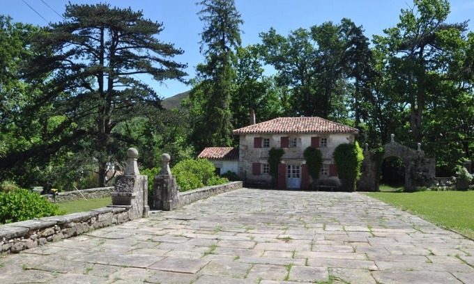 Ascain Cottage | House near center of village near beach and mountain