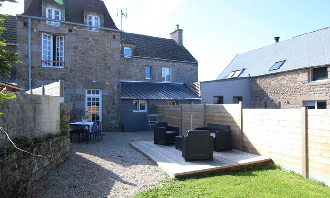 Fermanville Cottage | House near the sea with private garden and pets allowed