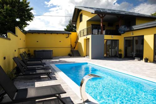 Kapela Villa | House Of TOK