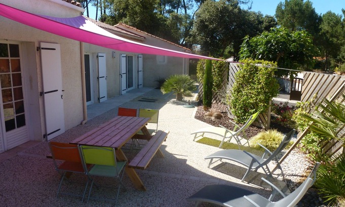 La Tranche-sur-Mer Villa | House on closed courtyard in the pines 300m from the sea