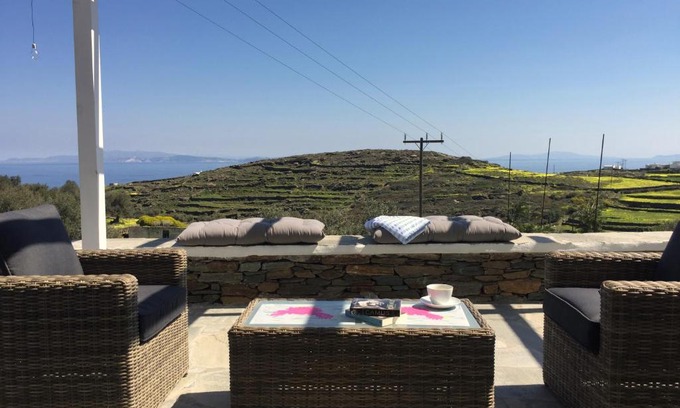 Platis Gialos House | House On the Ancient Footpath