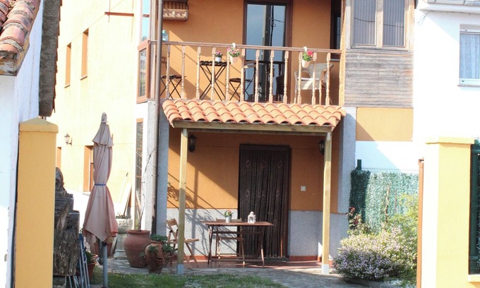 Muros de Nalon House | House on the beach, ideal for families with garden and private parking.