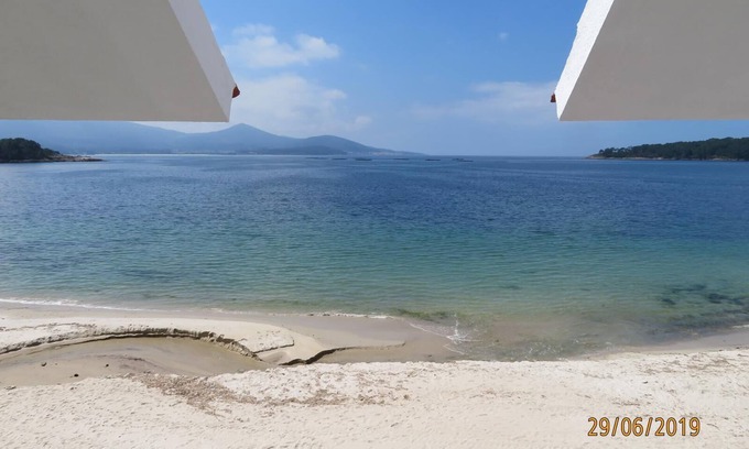 Uhia House | House on the beach Uhía Esteiro