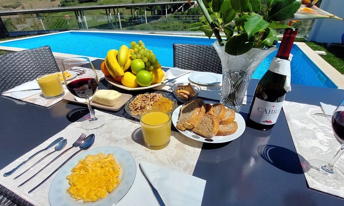 Caldas da Rainha House | House in the countryside with heated pool 15 away from the beach