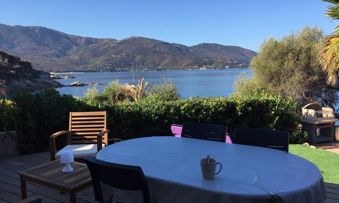 Casaglione House | HOUSE SEASIDE HOLIDAY FEET IN THE WATER