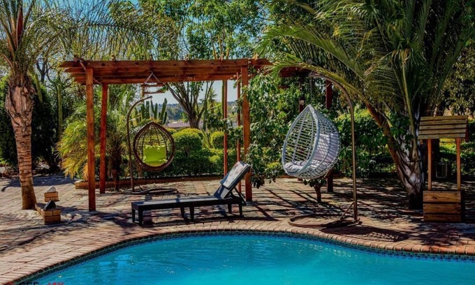 Bulawayo House | House - Sleeps 10 - Pool - Parking - Patio