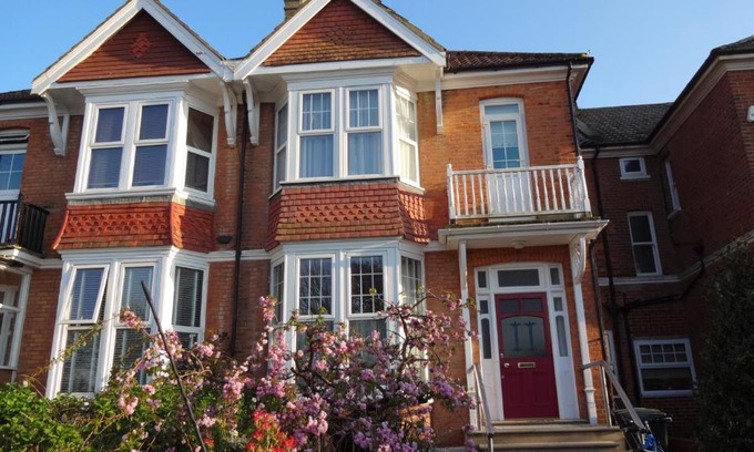 Bexhill-on-Sea House | House - Sleeps 8 - Pet friendly - Garden - Parking