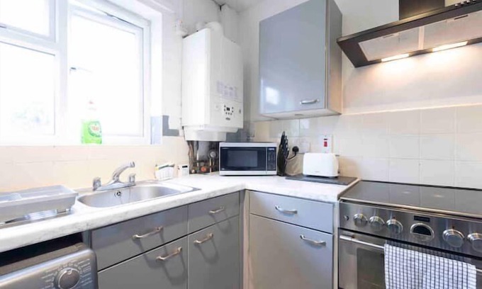 Chapeltown House | House-Sleeps7-Parking-Garden-PetFriendly