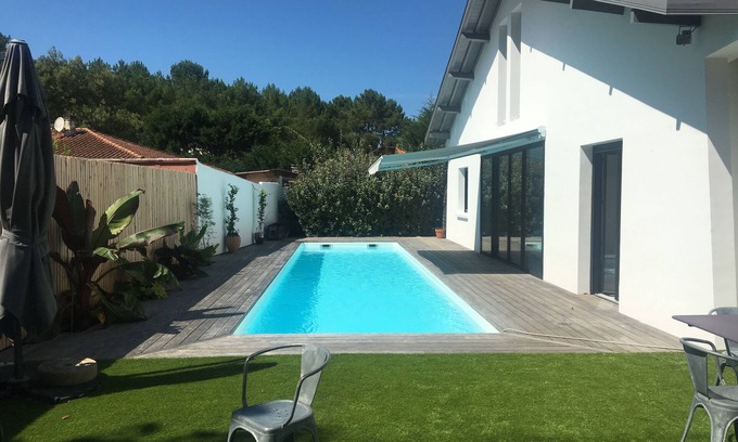 Anglet House | House the Horsemen