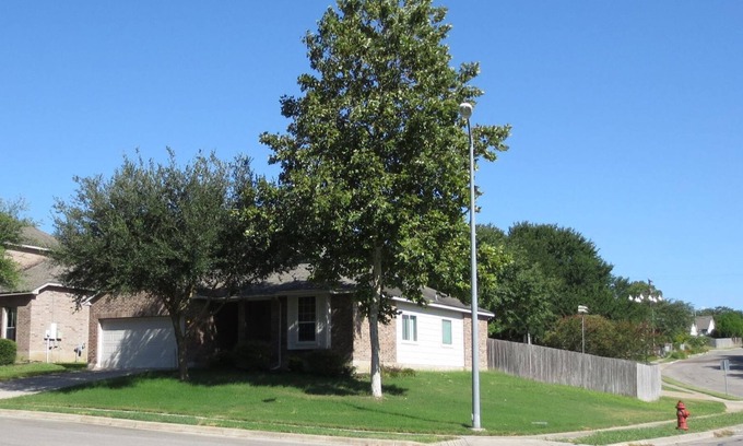 Universal City House | House Universal City close to Randolph AFB Military Rates