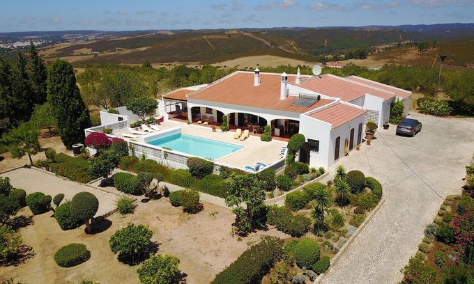 Colinas Verdes Villa | House/Villa - Collinas Verdes/Besafrim/LagosHouse with garden