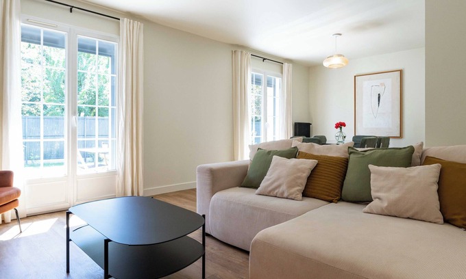 Mareuil-sur-Ay House | House with enclosed canal-side garden. Pets welcome!