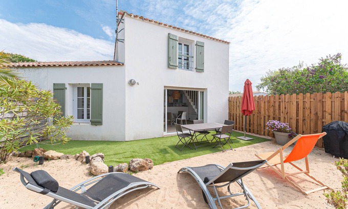 Noirmoutier-en-l'Ile House | House with garden 5 minutes from the beach