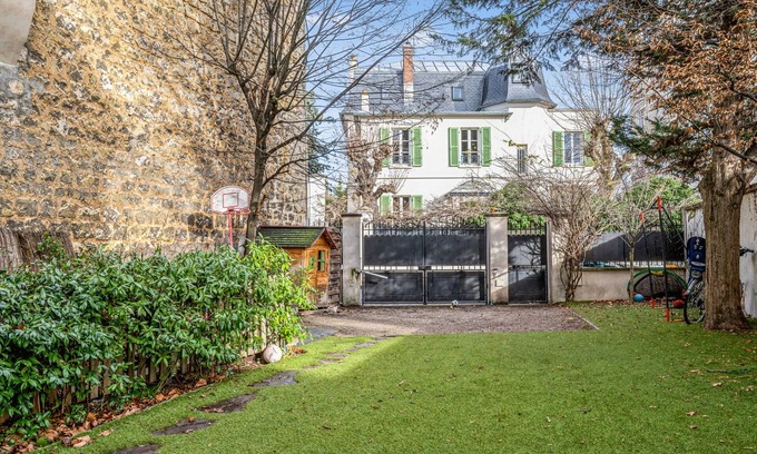 Asnieres-sur-Seine House | House with garden in Asnières-sur-Seine - Welkeys